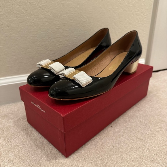 Ferragamo Vara low-heel pumps - Picture 2 of 6